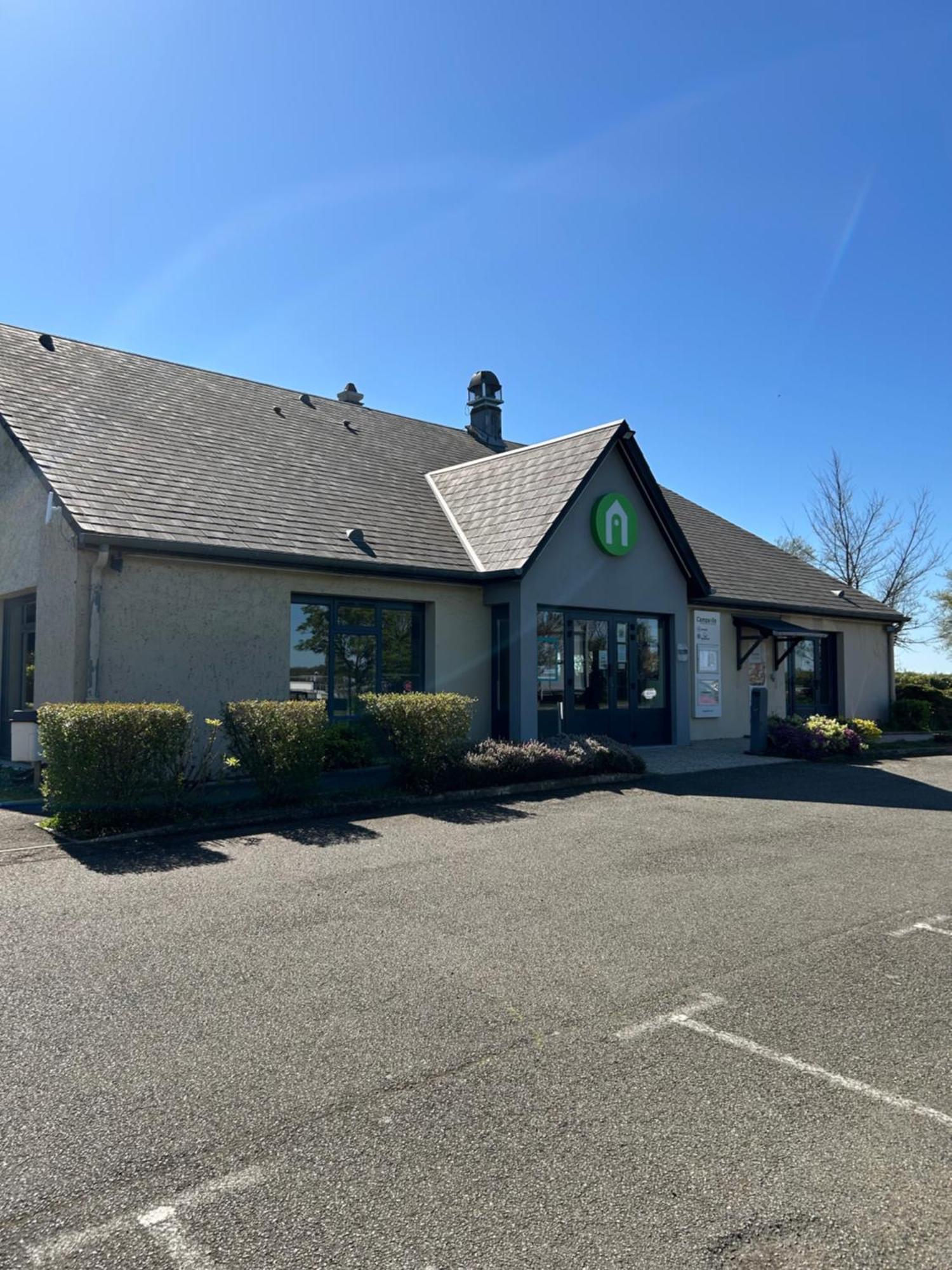 Hotel Campanile Sable-Sur-Sarthe Vion Exterior foto