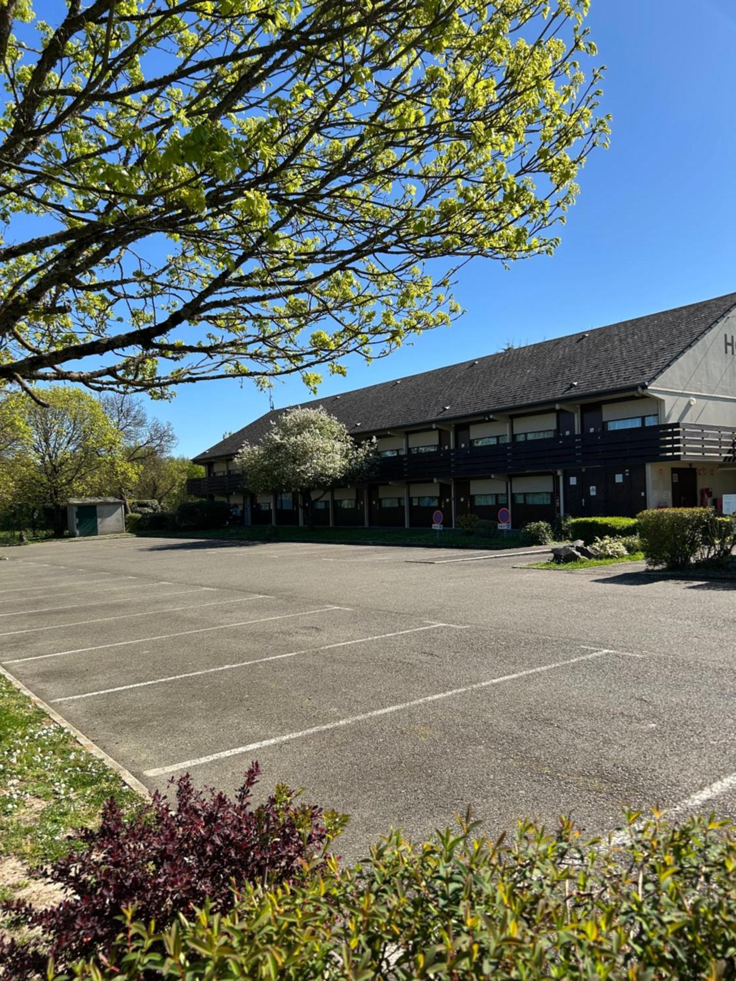 Hotel Campanile Sable-Sur-Sarthe Vion Exterior foto